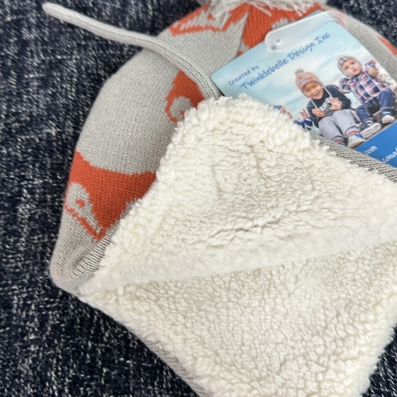 NWT! Sherpa Lined Pom Pom Toque - Picture 3 of 5